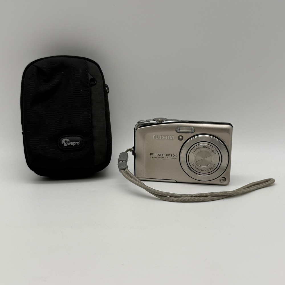 Fujifilm FinePix F50fd Digital Camera Bunlde 12.0MP 3x Case Battery Card TESTED